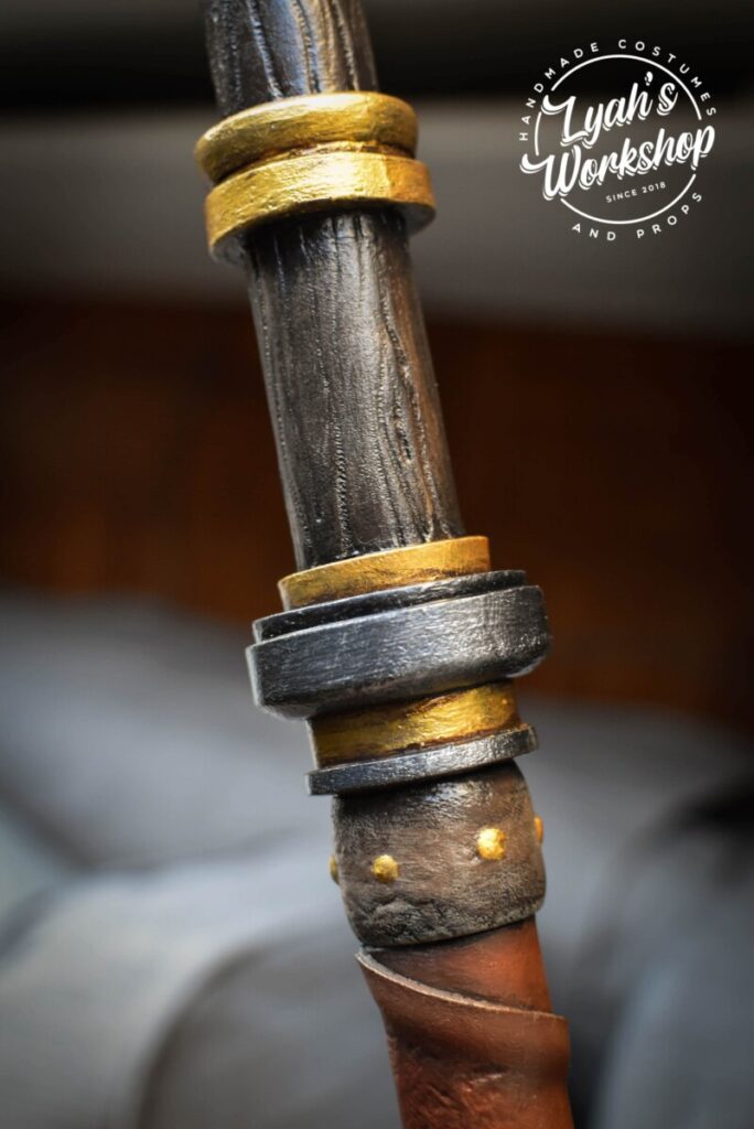 Réplique de la hache de Varin dans Assassin's Creed Valhalla, par LyahCosplay