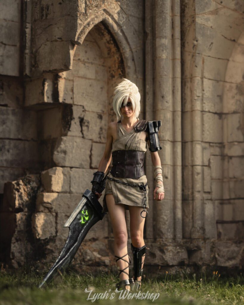 Cosplay de Riven de League of Legends fabriqué par LyahCosplay