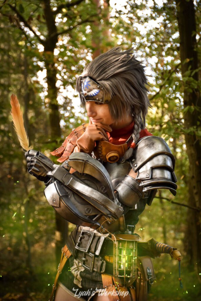 Lyah Cosplay en cosplay de l'armure Héritage de Monster Hunter