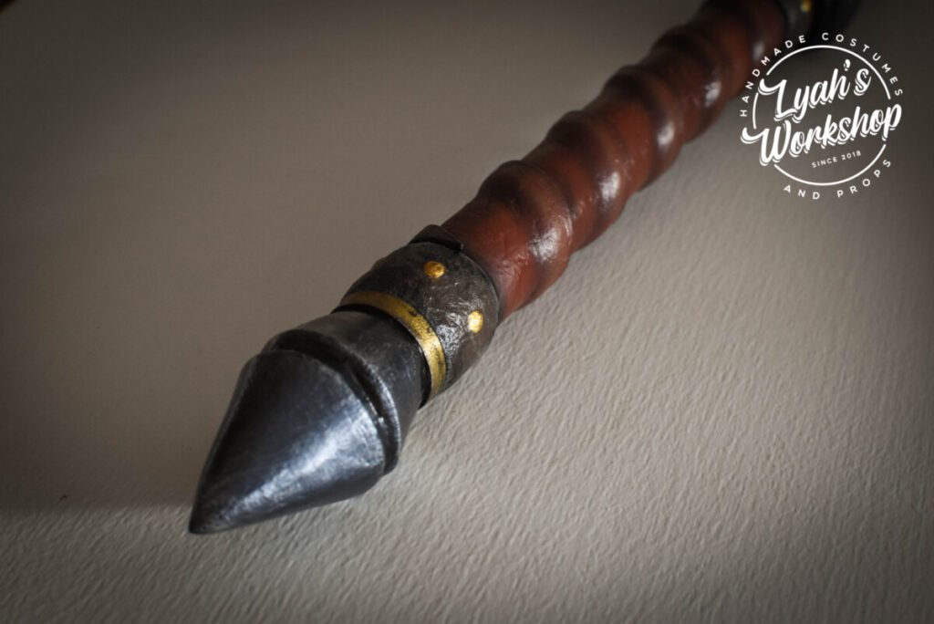 Réplique de la hache de Varin dans Assassin's Creed Valhalla, par LyahCosplay