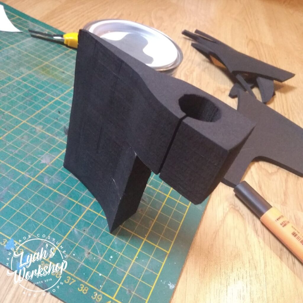 Réplique de la hache de Varin dans Assassin's Creed Valhalla, par LyahCosplay