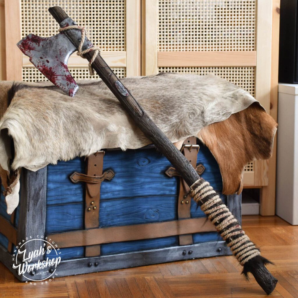 Hache de la Chasseuse de Dead By Daylight fabriquée par Lyah Cosplay